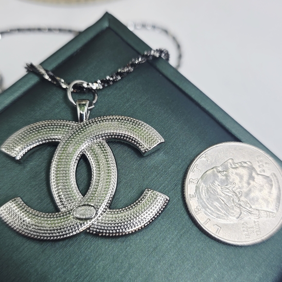 CHANEL Black and Silver Crystal Necklace. S925 Silver - Picture 3 of 4